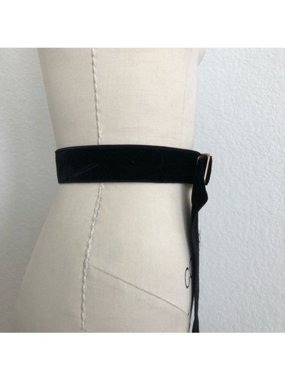 Louis Vuitton Velvet Leather Backed Branded Logo Buckle Belt - Picture 4 of 11